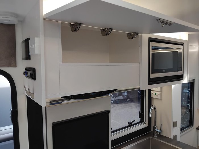 2026 New Age Caravans My26 Manta Ray 16Ft Couples Full Composite