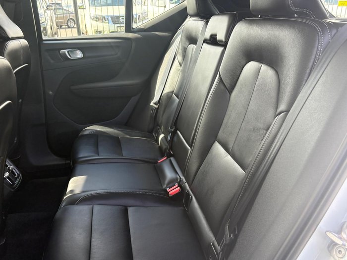 2022 Volvo XC40 Ultimate B5 Dark