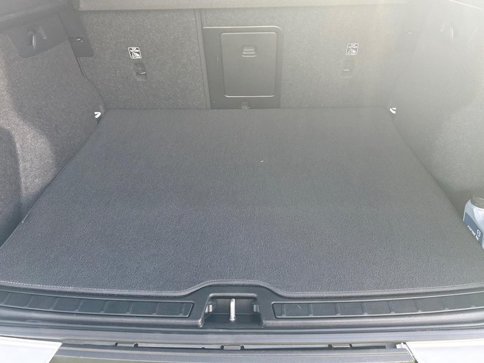 2022 Volvo XC40 Ultimate B5 Dark