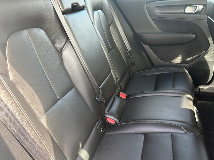 2022 Volvo XC40 Ultimate B5 Dark