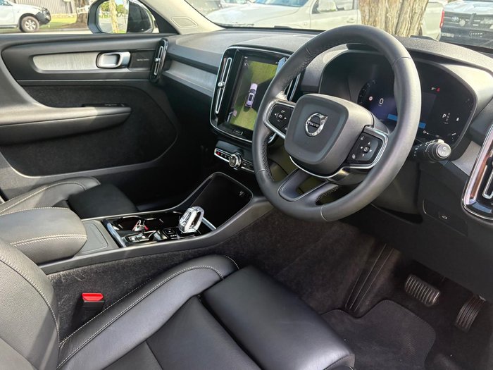 2022 Volvo XC40 Ultimate B5 Dark