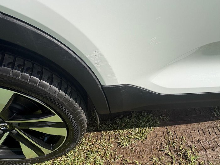 2022 Volvo XC40 Ultimate B5 Dark