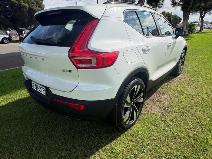 2022 Volvo XC40 Ultimate B5 Dark