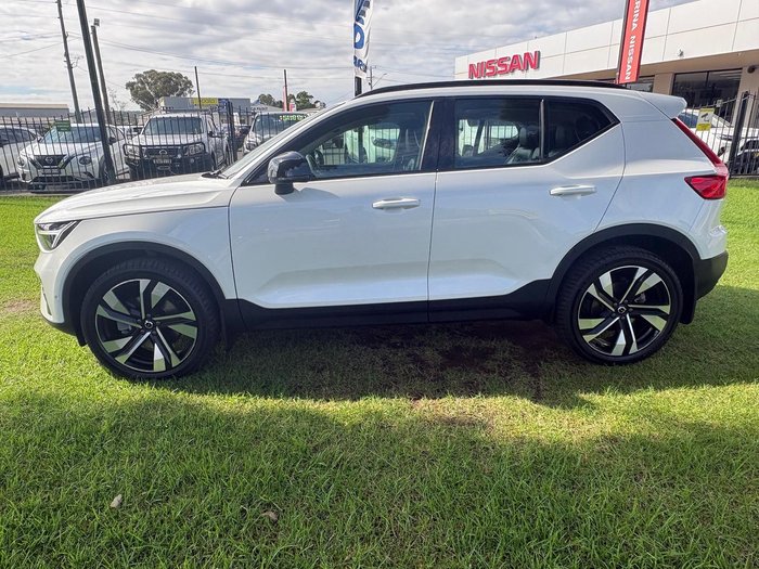 2022 Volvo XC40 Ultimate B5 Dark