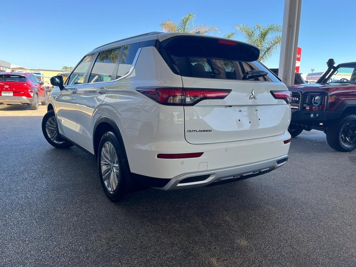 2023 Mitsubishi Outlander LS