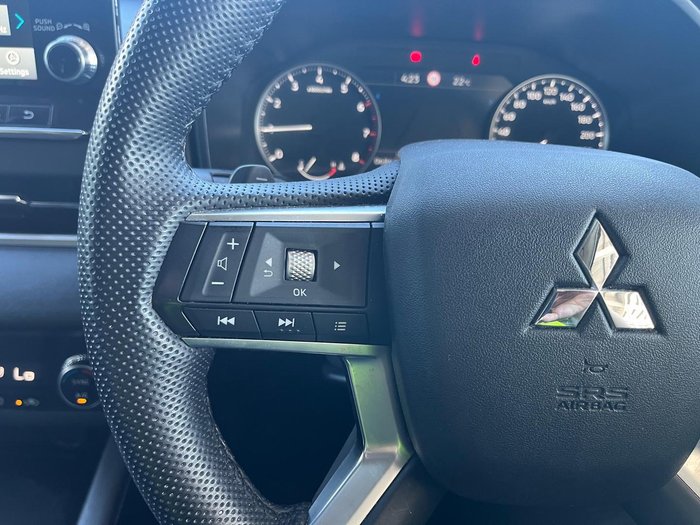 2023 Mitsubishi Outlander LS