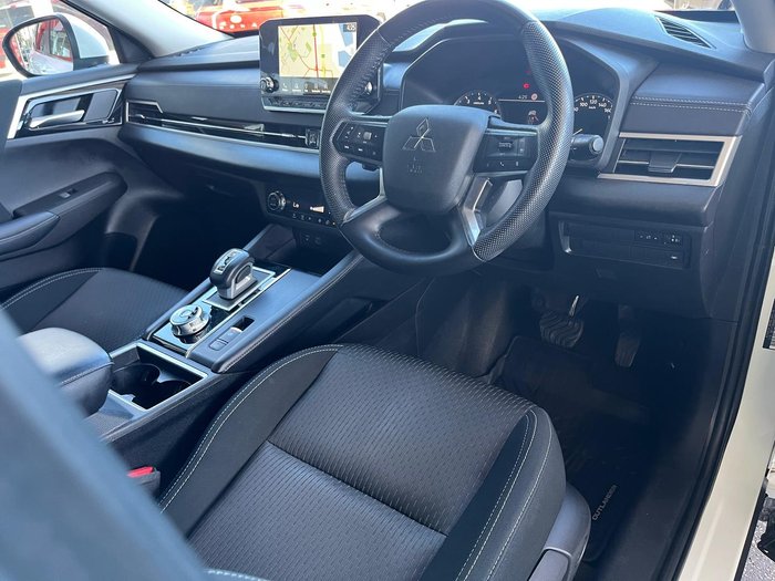 2023 Mitsubishi Outlander LS