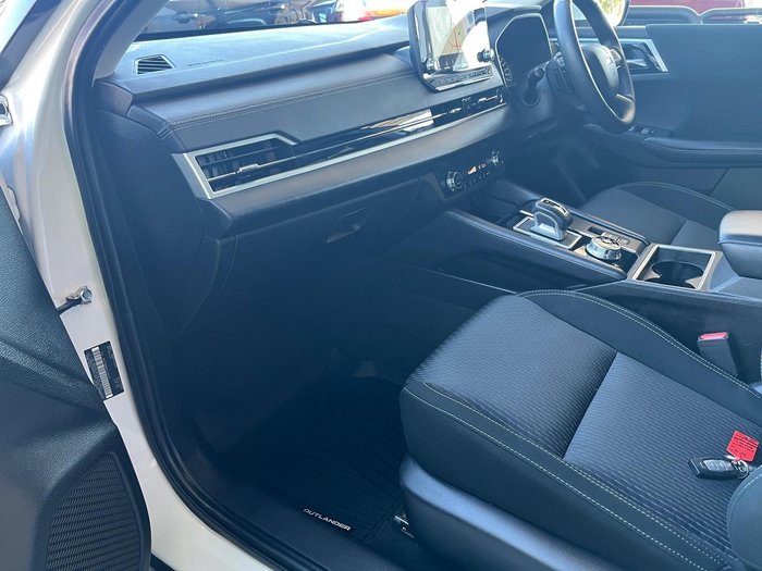 2023 Mitsubishi Outlander LS