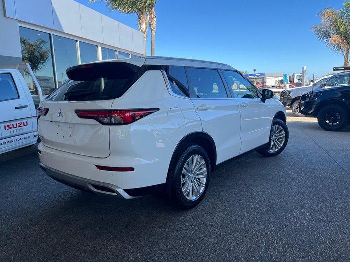 2023 Mitsubishi Outlander LS