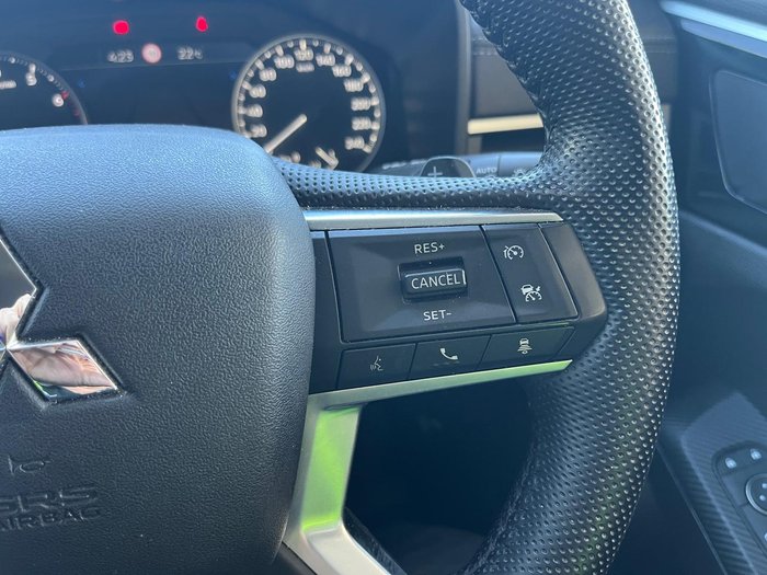 2023 Mitsubishi Outlander LS