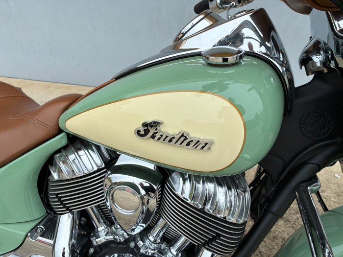 2020 Indian CHIEF VINTAGE W GREEN-IV CREAM Green