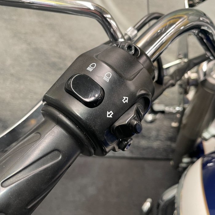 2012 Triumph AMERICA Blue