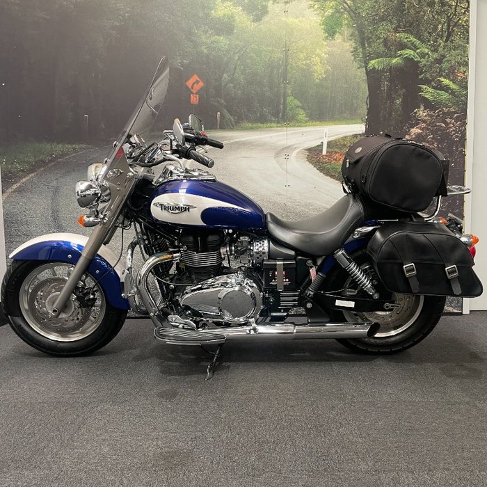 2012 Triumph AMERICA Blue