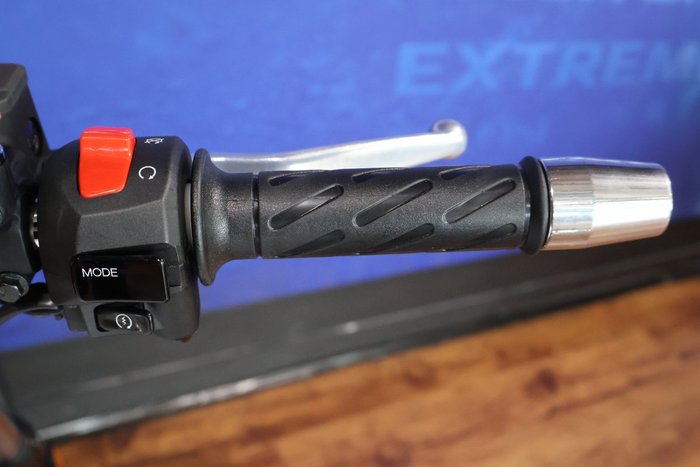 2023 MOTO GUZZI V7 SPECIAL White