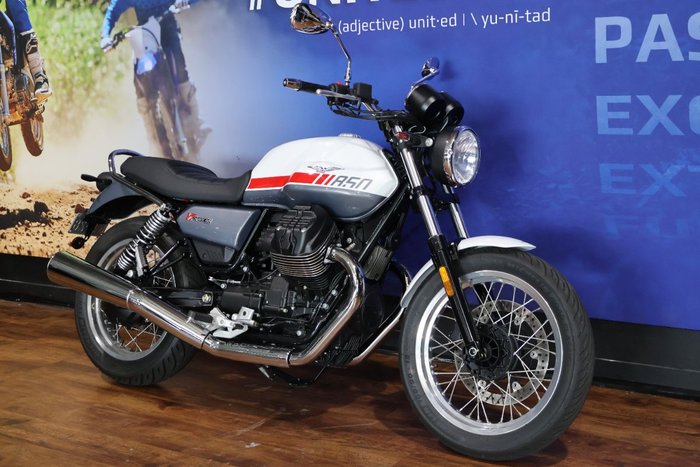 2023 MOTO GUZZI V7 SPECIAL White
