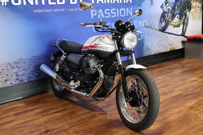 2023 MOTO GUZZI V7 SPECIAL White