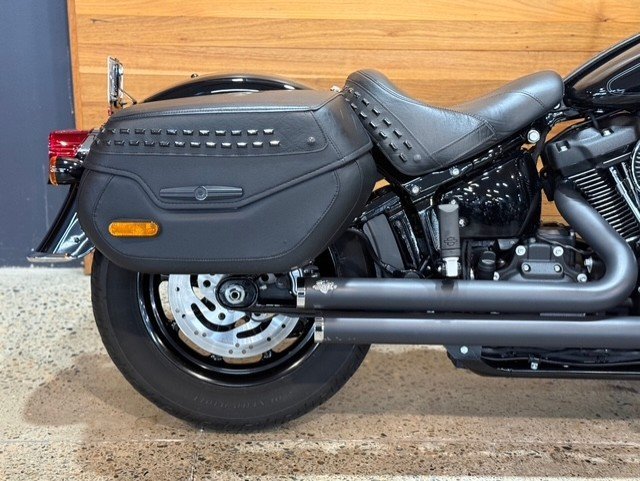 2022 HARLEY-DAVIDSON FLHCS HERITAGE CLASSIC 114