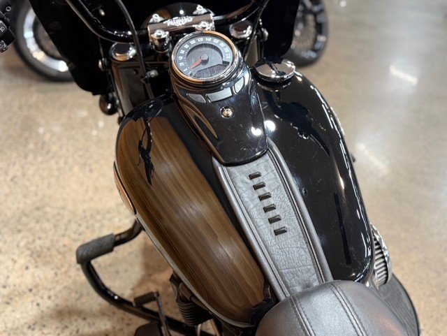 2022 HARLEY-DAVIDSON FLHCS HERITAGE CLASSIC 114