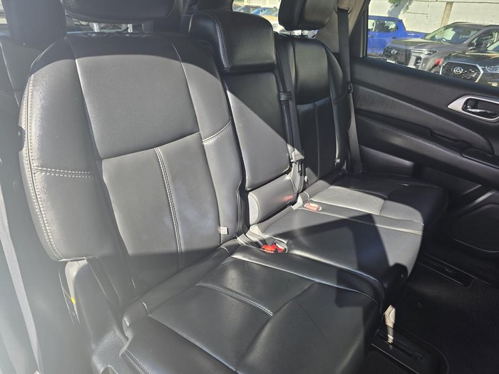 2015 Nissan Pathfinder ST-L