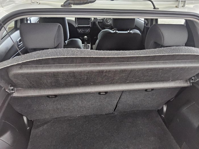 2019 Suzuki Swift GL Navigator AZ Pure White