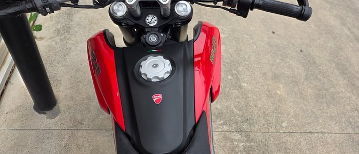 2013 DUCATI HYPERSTRADA RED