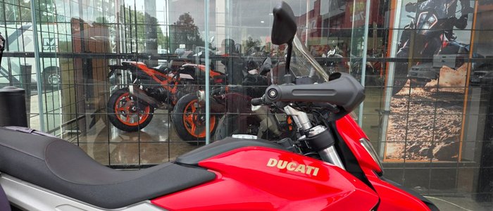 2013 DUCATI HYPERSTRADA RED
