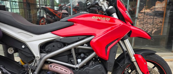 2013 DUCATI HYPERSTRADA RED
