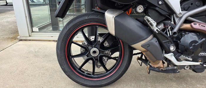 2013 DUCATI HYPERSTRADA RED