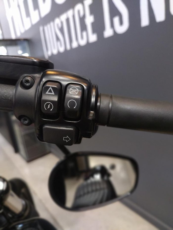 2018 Harley-Davidson Street Bob 107 (FXBB) Softail Black