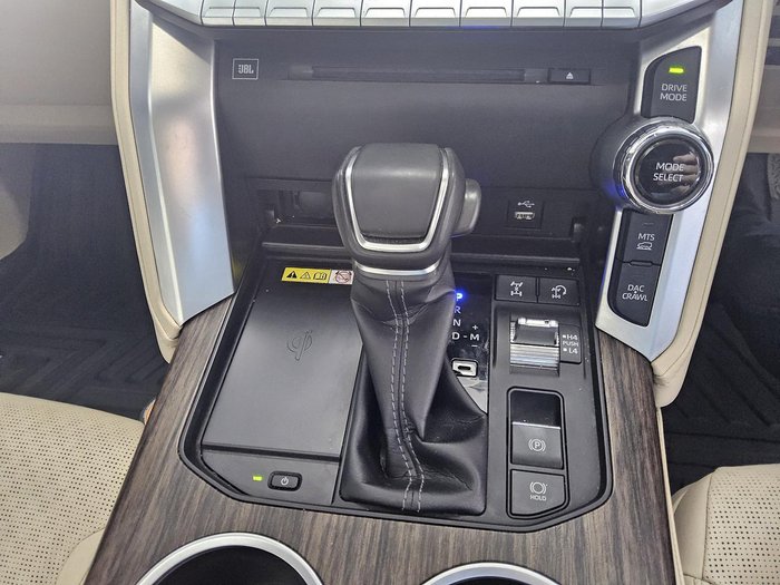 2022 Toyota Landcruiser Sahara FJA300R 4X4 Dual Range Silver Pearl