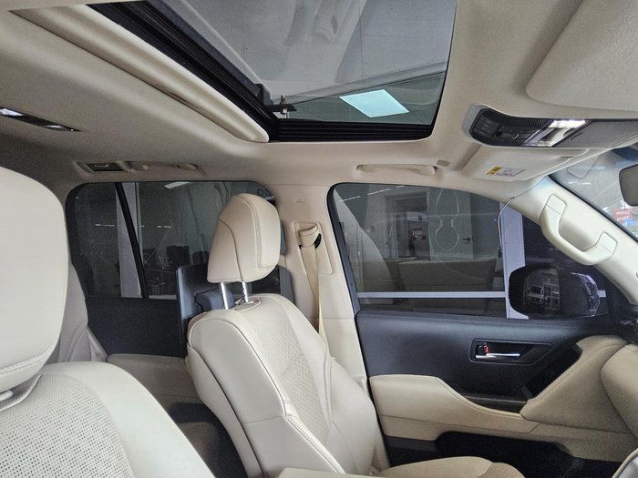 2022 Toyota Landcruiser Sahara FJA300R 4X4 Dual Range Silver Pearl