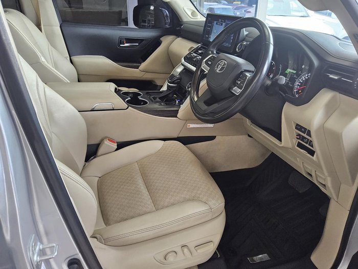 2022 Toyota Landcruiser Sahara FJA300R 4X4 Dual Range Silver Pearl