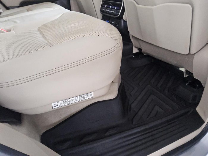 2022 Toyota Landcruiser Sahara FJA300R 4X4 Dual Range Silver Pearl