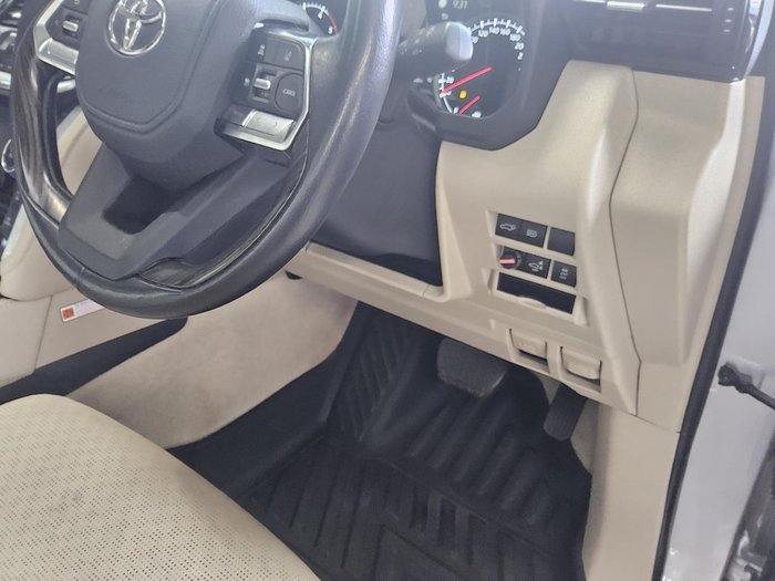2022 Toyota Landcruiser Sahara FJA300R 4X4 Dual Range Silver Pearl