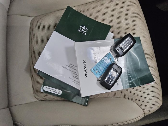 2022 Toyota Landcruiser Sahara FJA300R 4X4 Dual Range Silver Pearl