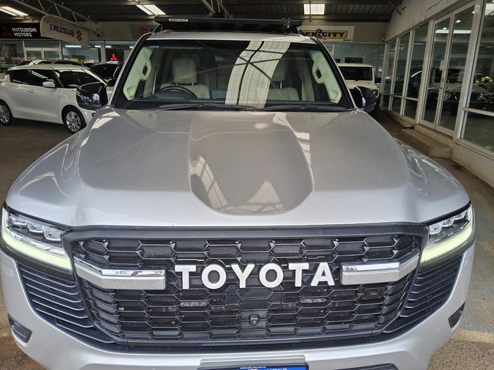 2022 Toyota Landcruiser Sahara FJA300R 4X4 Dual Range Silver Pearl