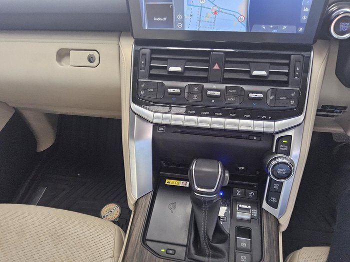 2022 Toyota Landcruiser Sahara FJA300R 4X4 Dual Range Silver Pearl