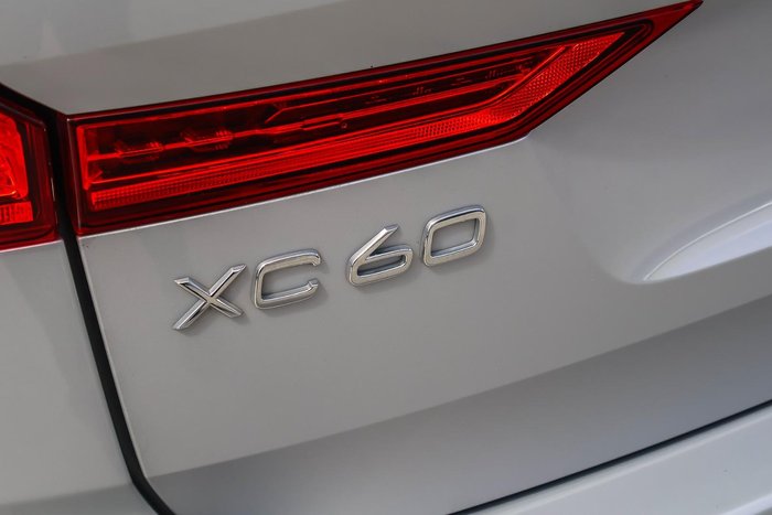 2022 Volvo XC60 B5 Inscription