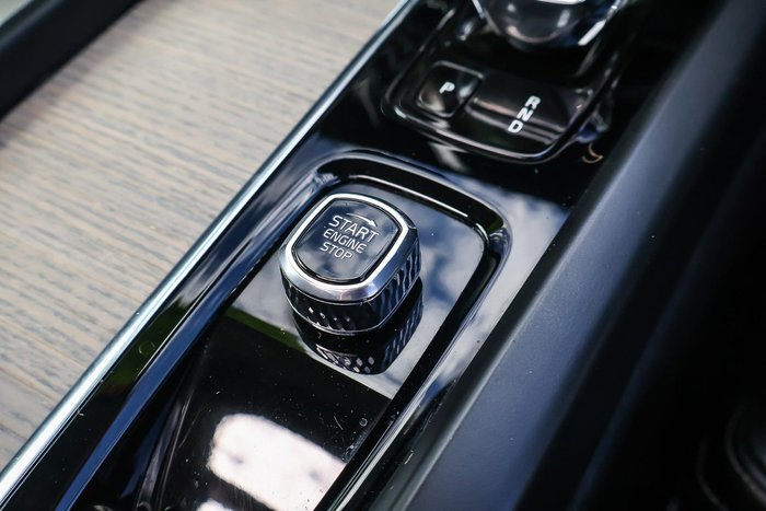 2022 Volvo XC60 B5 Inscription