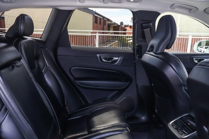 2022 Volvo XC60 B5 Inscription