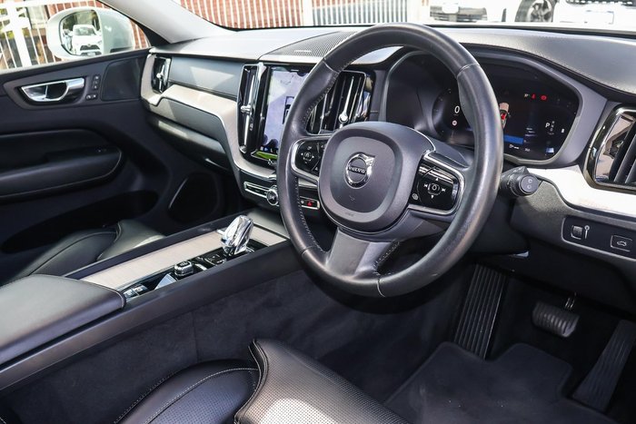 2022 Volvo XC60 B5 Inscription
