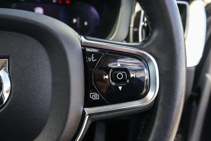 2022 Volvo XC60 B5 Inscription