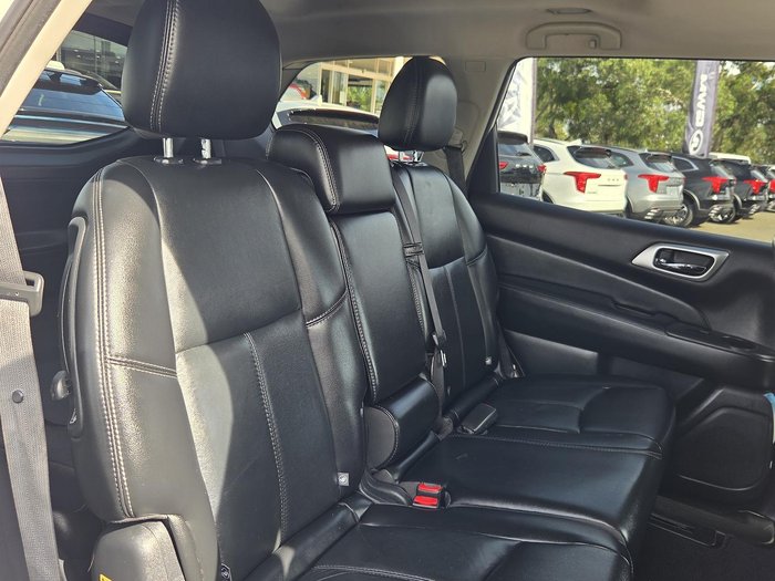 2017 Nissan Pathfinder ST-L