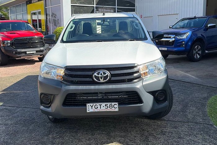 2017 Toyota Hilux Workmate TGN121R Glacier White