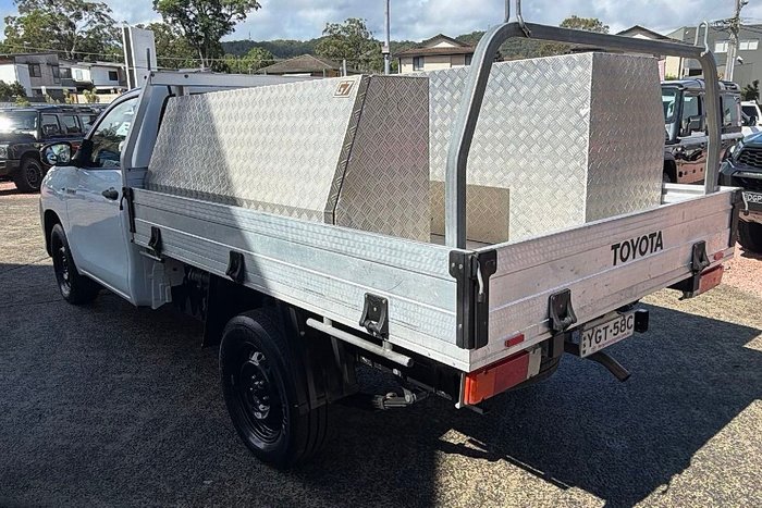 2017 Toyota Hilux Workmate TGN121R Glacier White