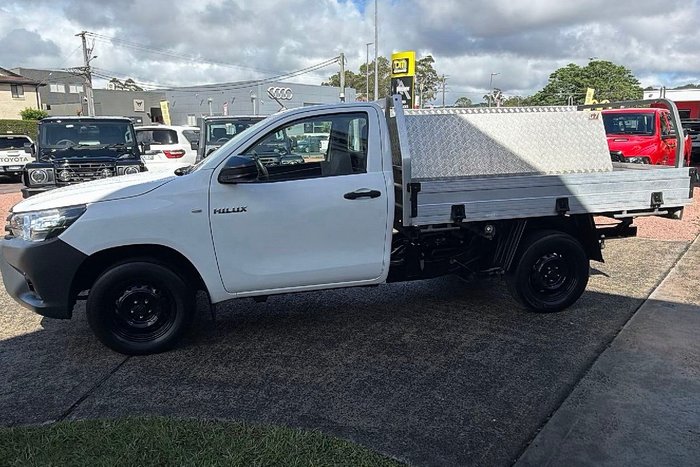 2017 Toyota Hilux Workmate TGN121R Glacier White