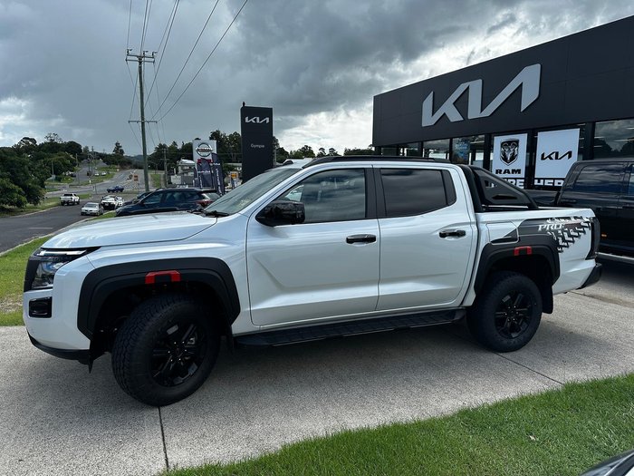 2025 Nissan Navara PRO-4X D27 MY26 4X4 Dual Range Blizzard White