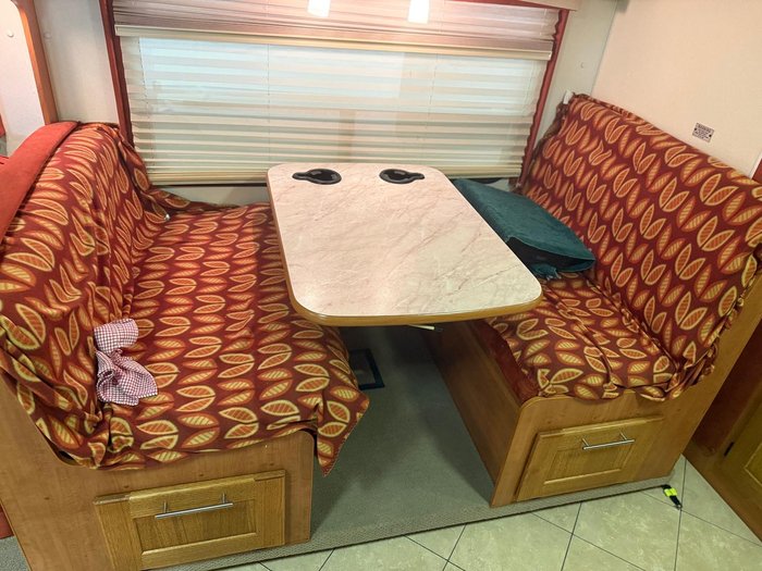 2009 Winnebago Longreach