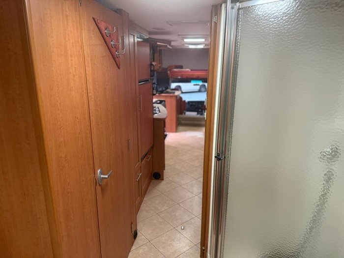 2009 Winnebago Longreach