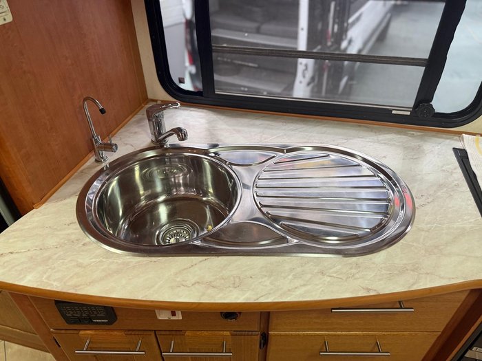 2009 Winnebago Longreach